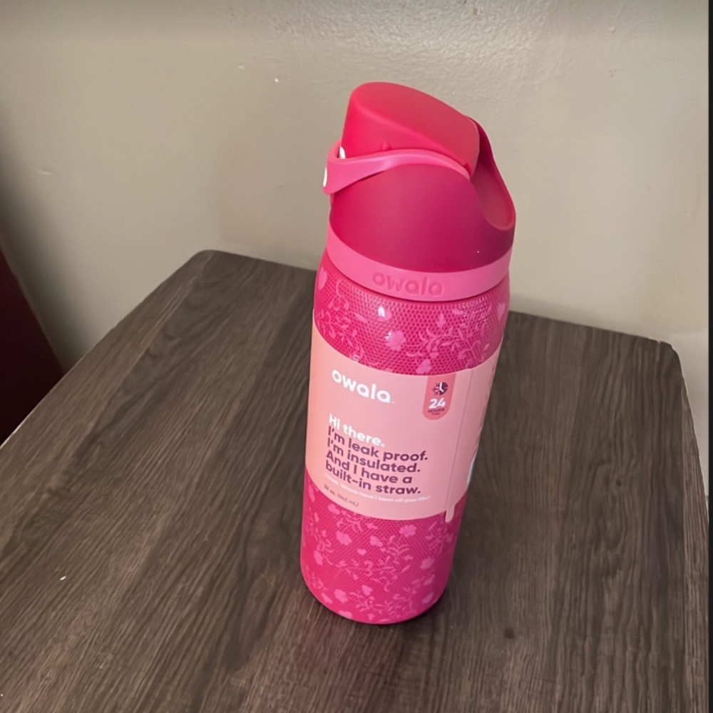 Owala free sip x Dick's Exclusive 32 oz love letter- sold out online